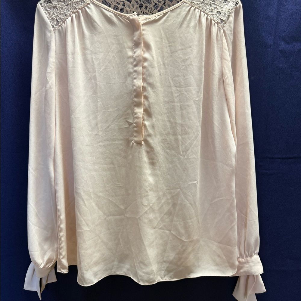 Banana Republic Lace Shoulder Blouse L Blush Pink Long Sleeve Tie Cuff Fall Chic